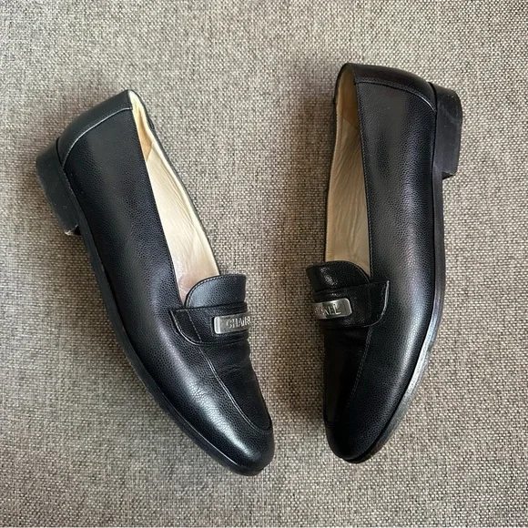 Vintage black Chanel loafers - Picture 4 of 7